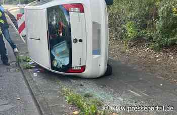 POL-HA: 26-jährige Frau verletzt sich bei Verkehrsunfall in Haspe leicht - Auto kippt auf die Seite