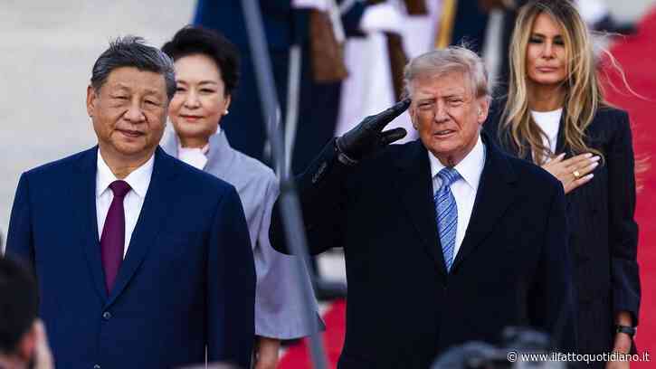 Xi arriva negli Usa accolto sul tappeto rosso da Trump e Melania. La visita di Stato per smussare le tensioni (con basse aspettative)