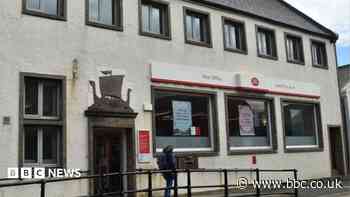 Orkney's main post office shuts 'without warning'