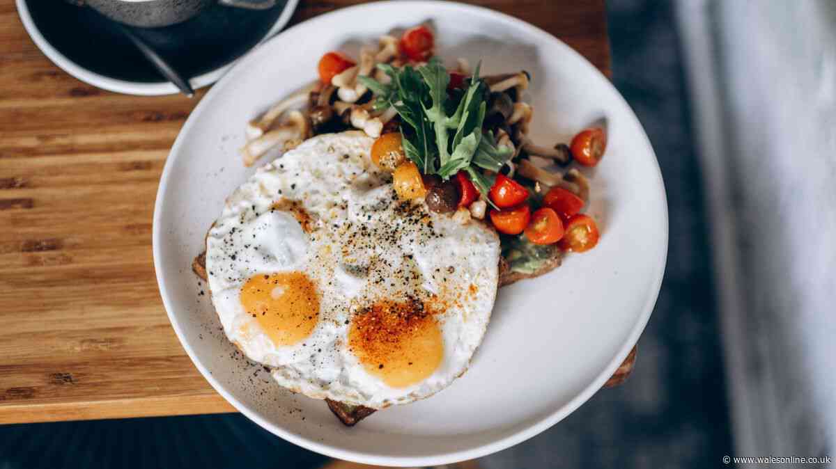 Fried eggs will have jammy yolks by adding 1 item to the pan when cooking