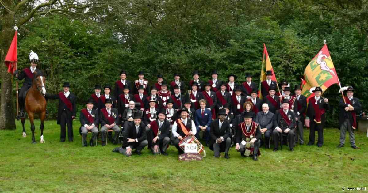 Koningschieten op kermisdinsdag bij Gilde Sint Sebastiaan in Oirschot