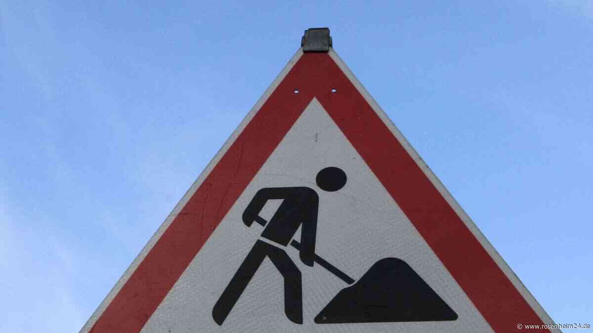 Wegen Arbeiten am Wassernetz: Zwei Wochen Vollsperrung an Priener Bahnübergang
