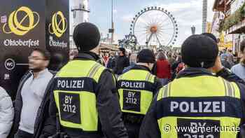 Ärger am Wiesn-Eingang: Mann will vor Polizei pinkeln