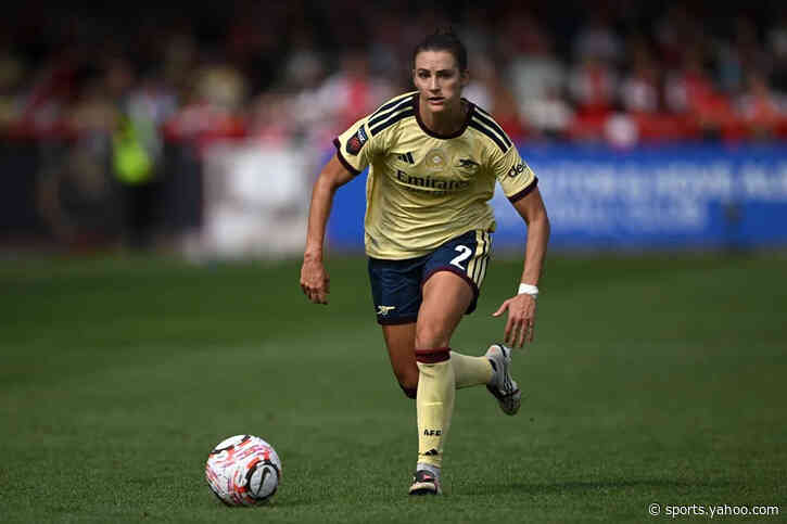 Emily Fox signs new Arsenal contract