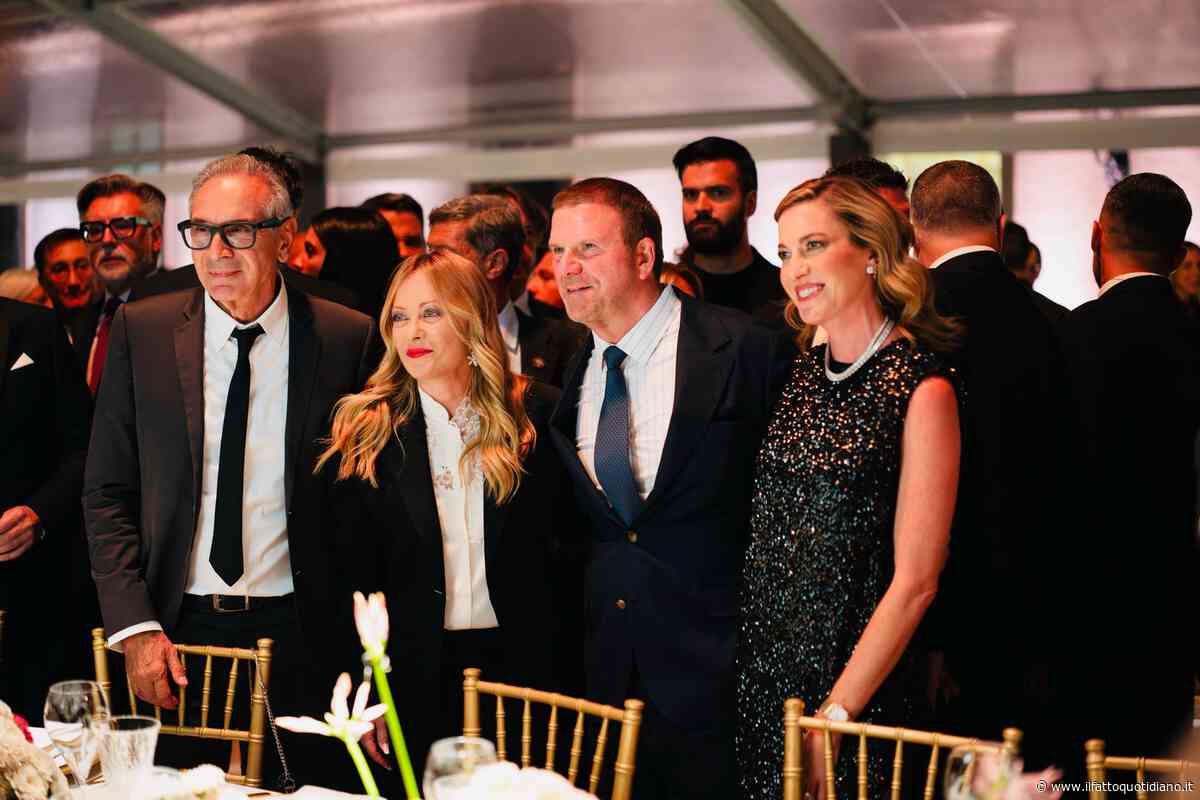 Giorgia Meloni diserta l’assemblea Onu e va alla cena di gala tra i vertici del lusso alla Milano Fashion Week. “Ecco le sue priorità”