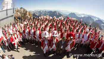 Rote Funken feiern Premiere beim Oktoberfest – mit Zwischenstopp auf der Zugspitze