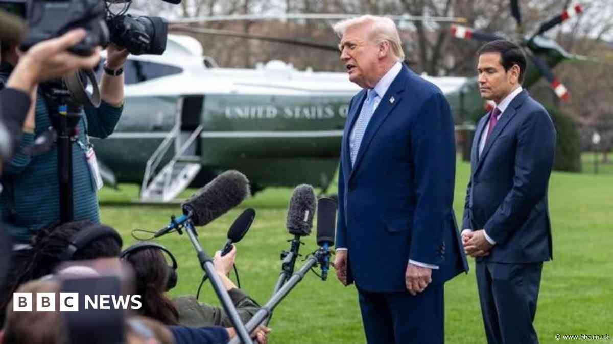 Federal judge delays ruling on White House media ban