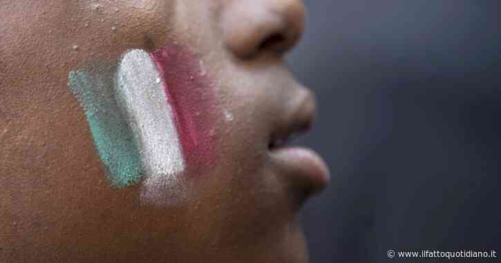 “Non capisce l’italiano”, sindaco nega la cittadinanza a una donna marocchina: lei è in Italia da 15 anni e sposata con un italiano