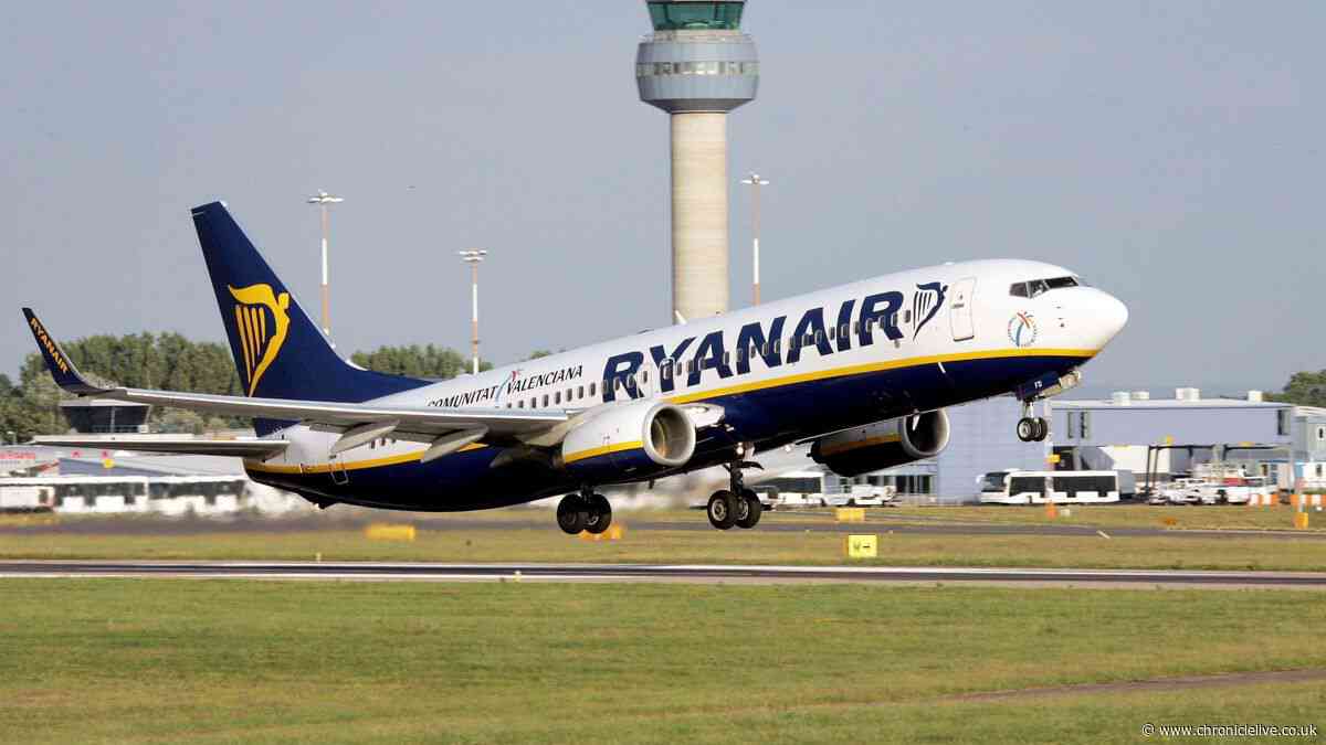 Ryanair flight declares 'Mayday' in major incident before landing at UK airport