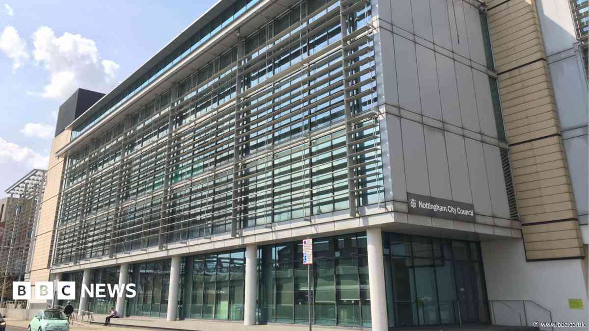 Thousands of working council tenants in rent arrears