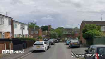 Three teenagers arrested after man stabbed
