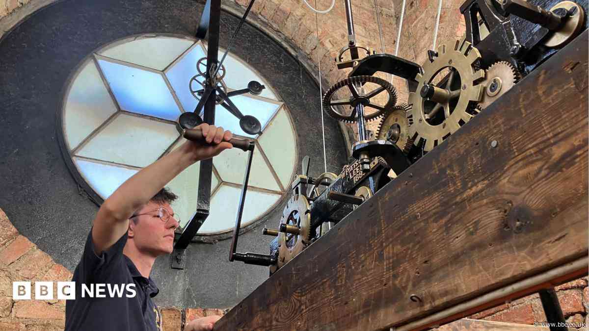 Caretaker restores school's historic clock