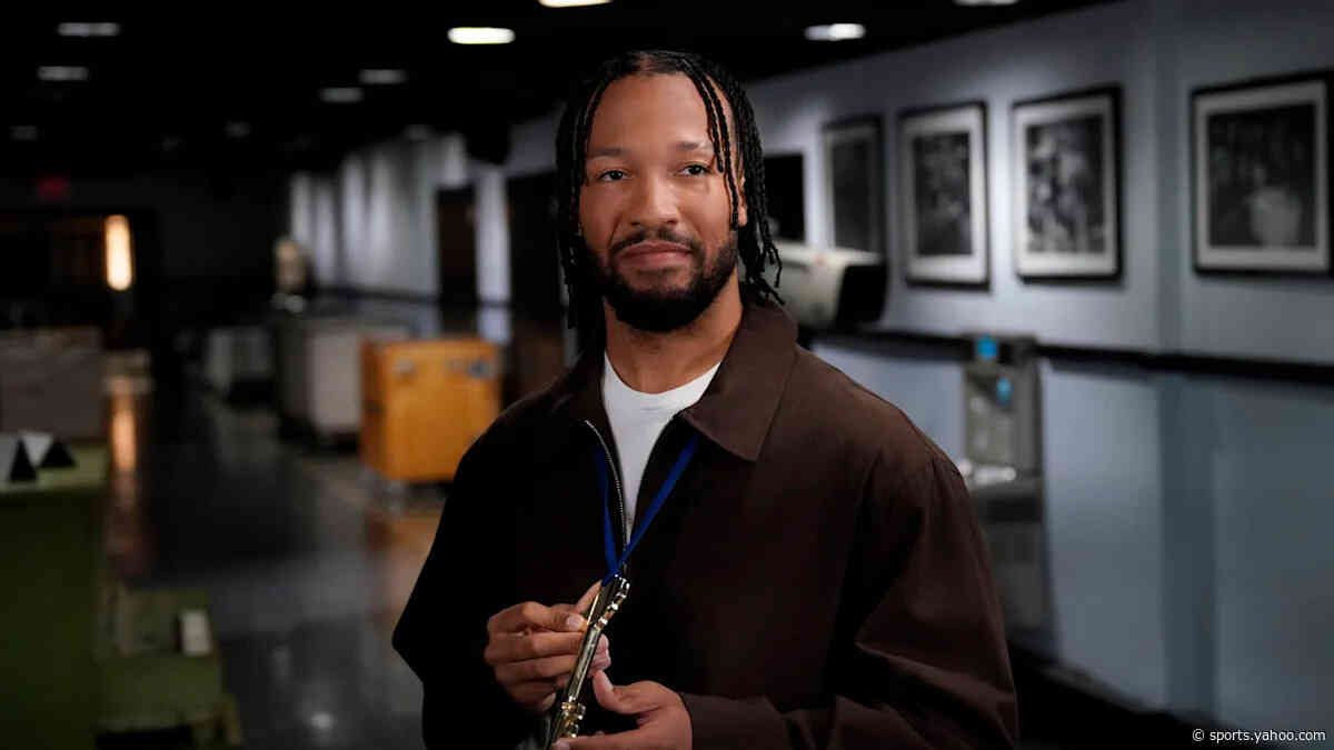 Jalen Brunson hosts Saturday Night Live, a look back at other NBA stars who did: Michael Jordan, LeBron James