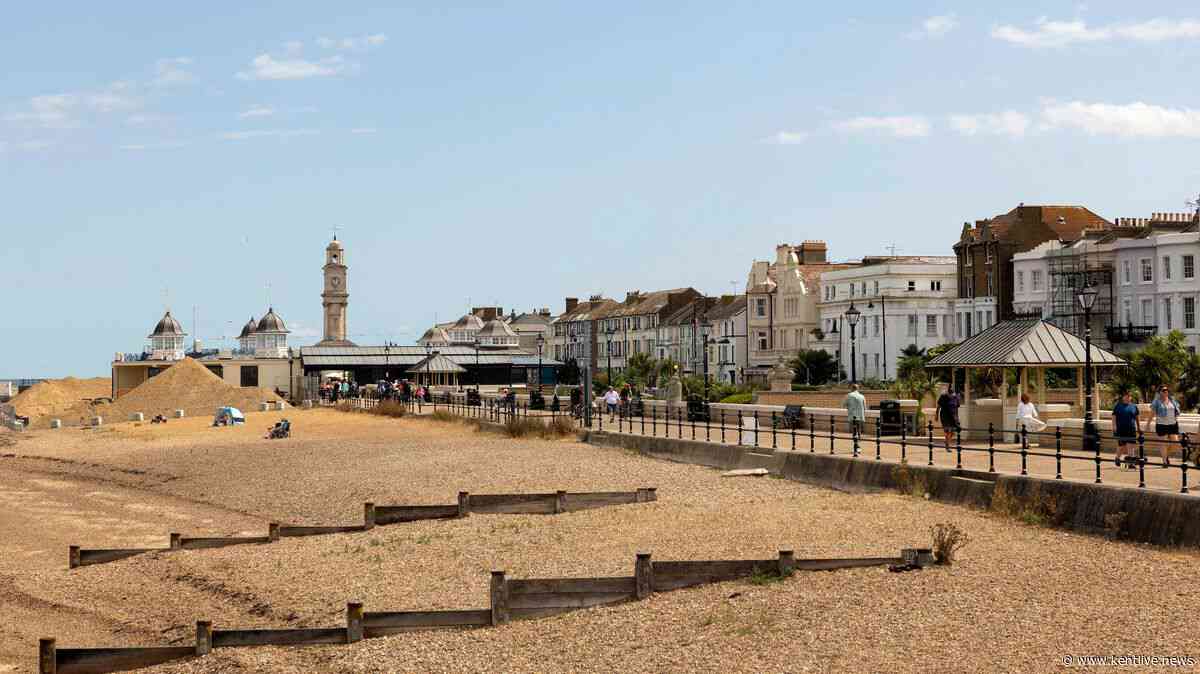 Rival protestors set to descend on Kent seaside town