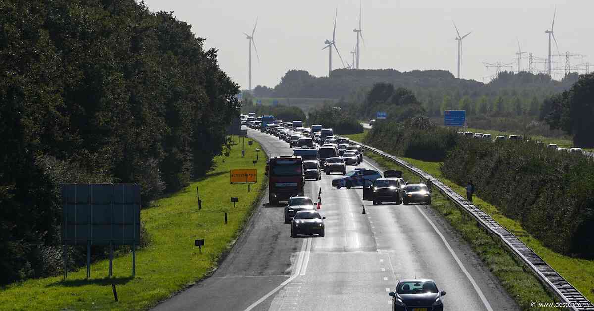 Kilometerslange file tussen Almere en Lelystad door ongeluk, weg weer vrij