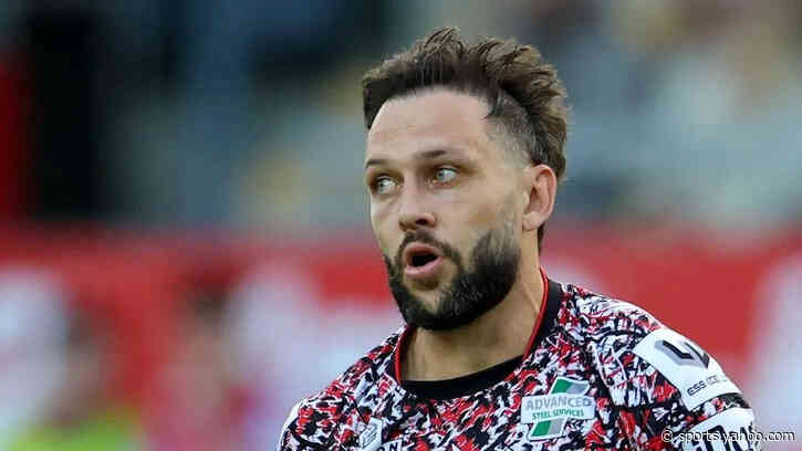 Leigh full-back O'Brien signs one-year contract