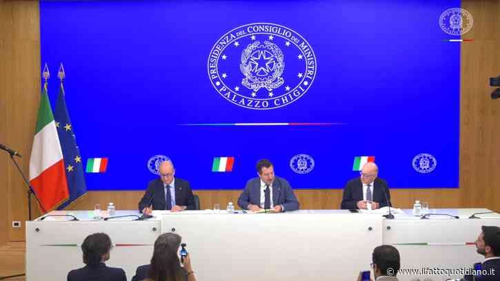 Tetto di alunni stranieri nelle scuole, la conferenza stampa a Palazzo Chigi dopo il Cdm: la diretta con Salvini e Valditara
