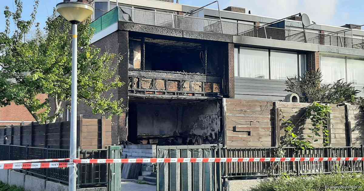 Explosief verwoest hoekhuis in Lelystad, politie bewaakt woning