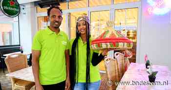 Luchtige bruine pannenkoek vormt de basis van vrijwel alle gerechten uit Eritrea en Ethiopië bij Adulis Roosendaal