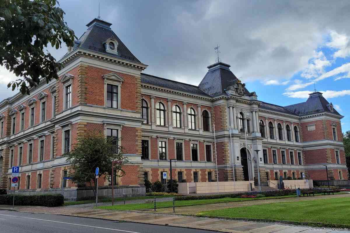 Äußerste Aggressivität gegen Polizisten: Vogtländer steht vor Gericht
