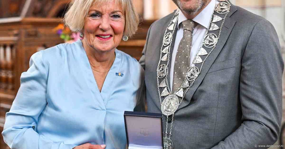 Coby Zandbergen wordt eerste vrouwelijke ereburger van Zwolle: ‘Heeft op heel eigen manier meegebouwd aan de stad’
