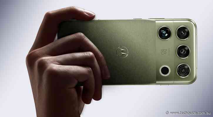 Motorola unveils its new signature 27 flagship smartphone powered by the new Snapdragon chip