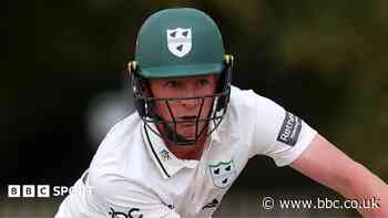 Worcestershire wicketkeeper Cullen signs new deal