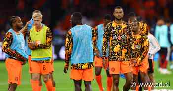 Xavi kiest voor Timber op middenveld tegen Duitsland, groot spandoek in Arena voor nieuwe bondscoach
