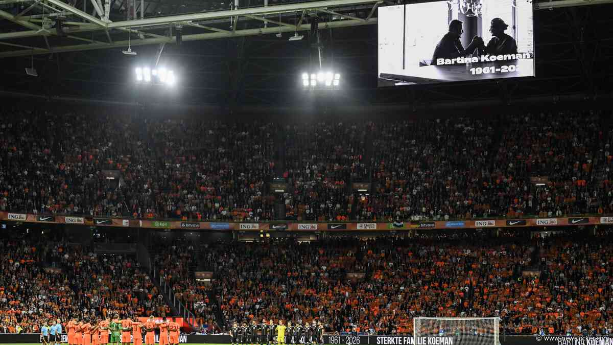 Indrukwekkende minuut stilte ter nagedachtenis aan Bartina Koeman bij Nederlands elftal