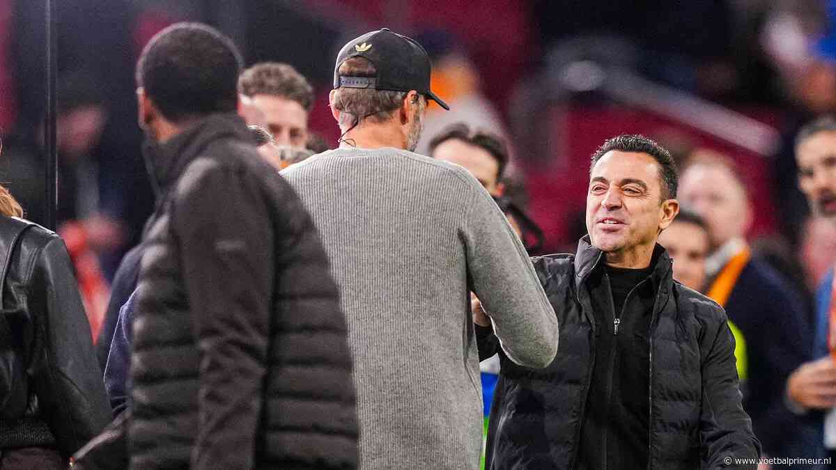 Oranje-fans onthullen groot spandoek voor Xavi in Johan Cruijff ArenA