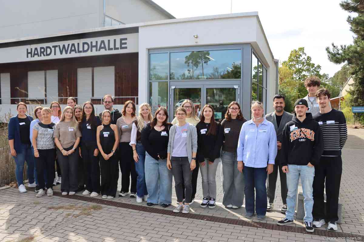 Sandhausen – 14 neue Nachwuchskräfte starten bei der Gemeinde