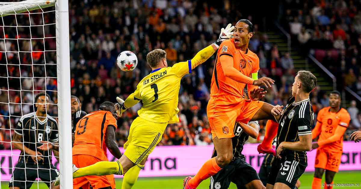 Goal van Virgil van Dijk afgekeurd, Duitsers scoren na blessure bij Brian Brobbey