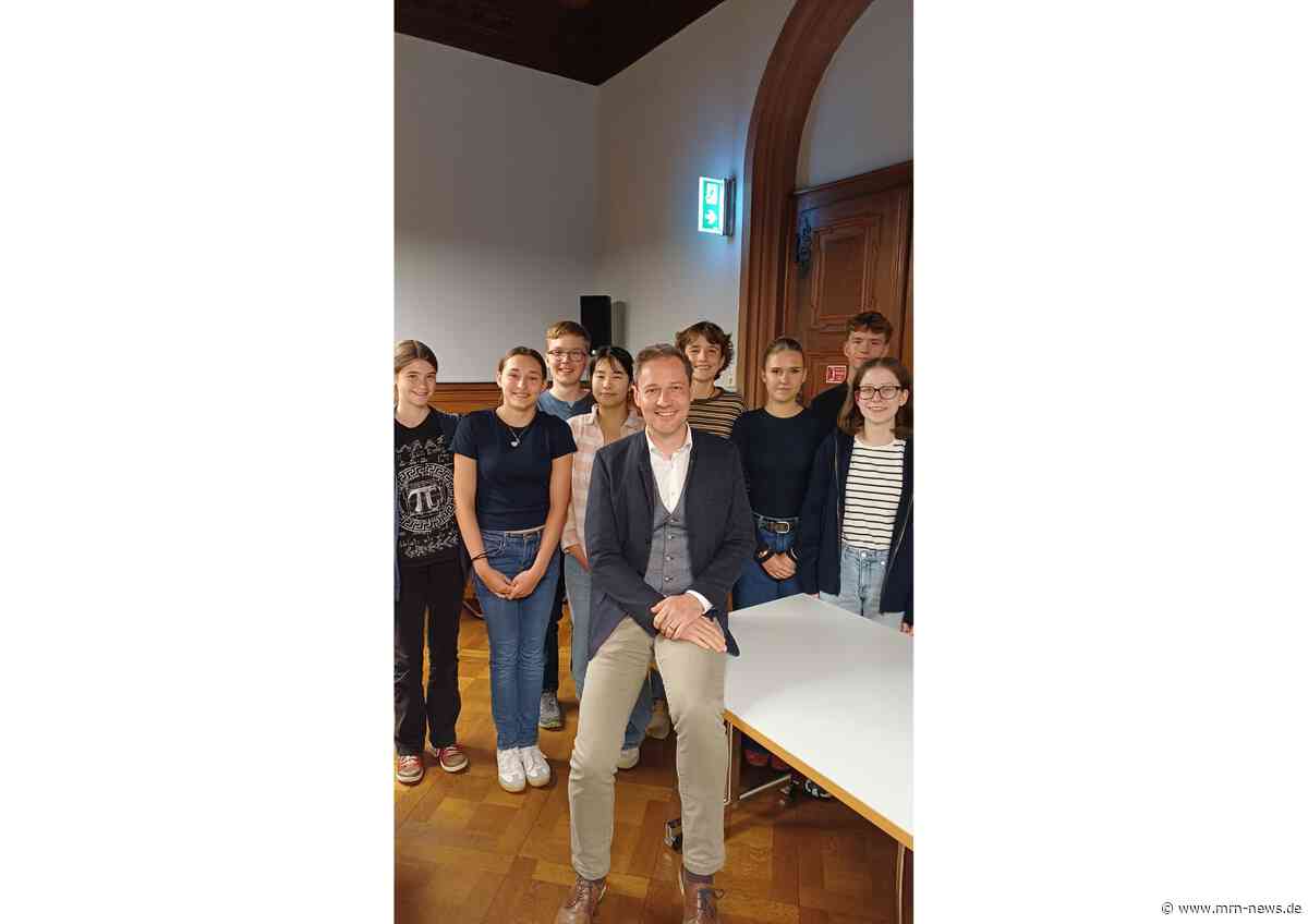 Weinheim – Viele Gemeinsamkeiten Rückenwind für den Jugendgemeinderat: OB Möslang besuchte die erste Sitzung nach der Sommerpause und fand gleich einen guten Draht