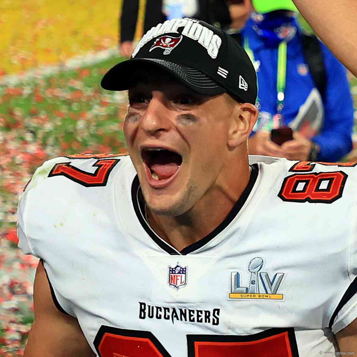 Rob Gronkowski's Fumble Over Tom Brady Dating Question is Priceless