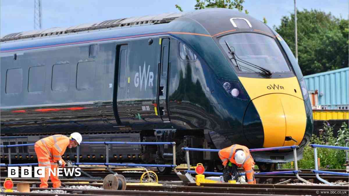 Rail line reopens after Didcot gas leak fixed