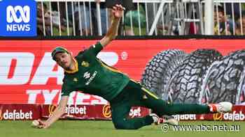 Incredible catch helps South Africa beat Australia in one-day clash