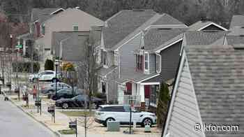 Benchmark mortgage rate tops 7 percent, highest in 2 years