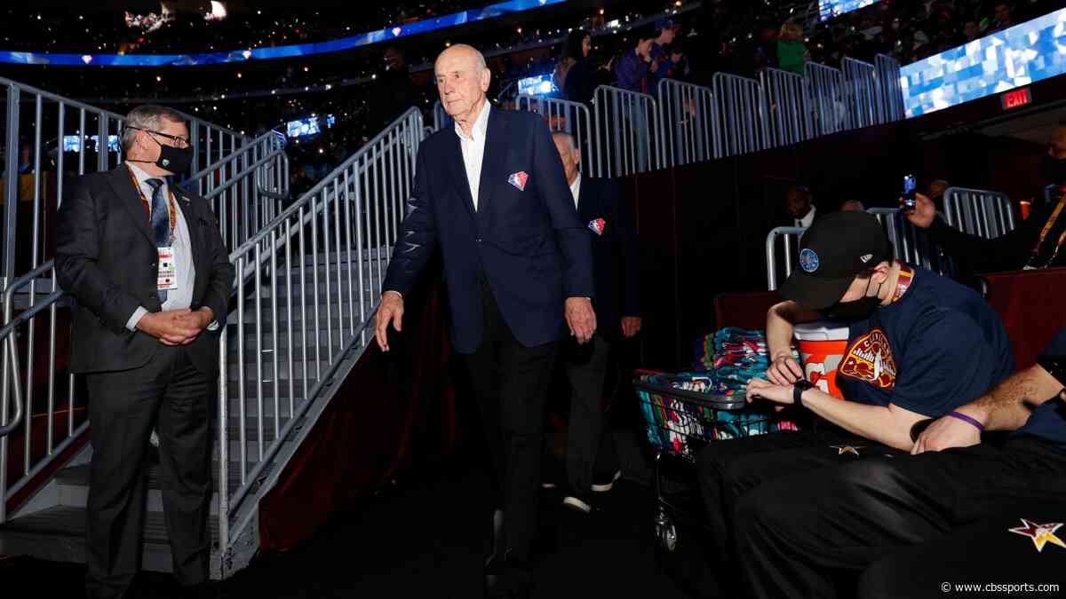 Bob Pettit, basketball Hall of Famer and NBA's first Most Valuable Player, dies at 93