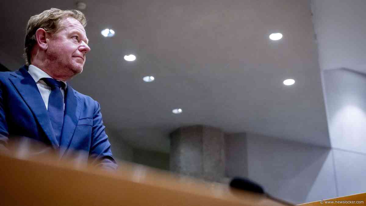Van Weel met kras op het blazoen door: minister moet twee keer diep door het stof van Tweede Kamer