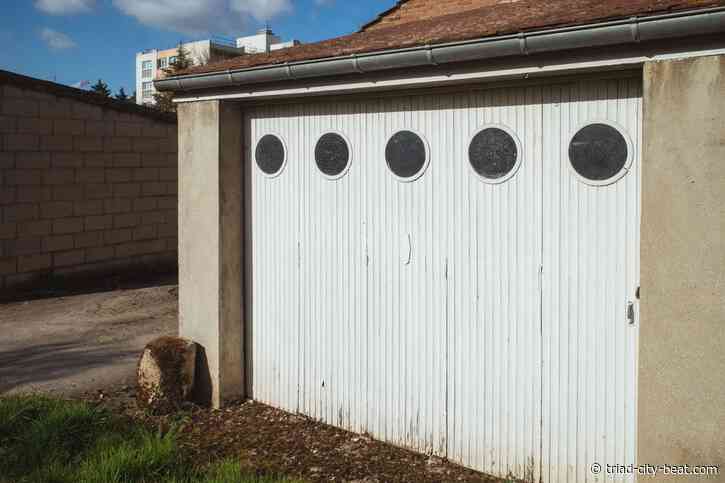 What Are the 5 Mistakes When Looking For Garage Door Services?