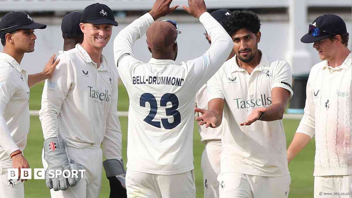 Kent make good start against Gloucs in promotion bid