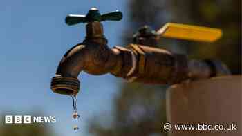 Water main burst leaves hundreds without supply