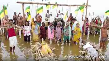 Indian villagers stage ‘water funerals’ to protest river-linking project