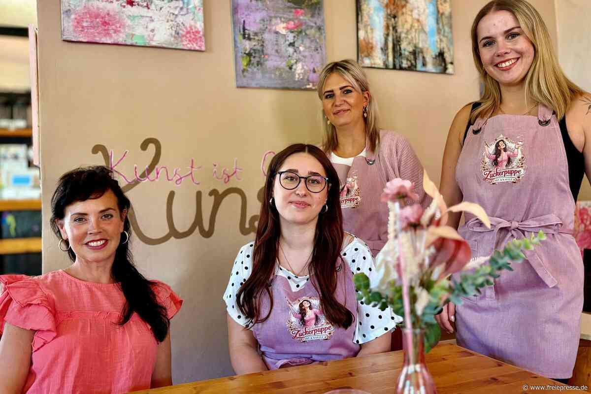 Café „Zuckerpuppe“ im Erzgebirge eröffnet: Süßes auf dem Teller und Kunst an der Wand