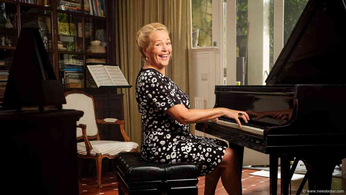 Pascale geeft thuis pianoles: ’Toen een buurman vertelde dat hij op het balkon zat te luisteren, hield ik de ramen toch maar vaker dicht’