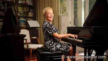 Pascale geeft thuis pianoles: ’Toen een buurman vertelde dat hij op het balkon zat te luisteren, hield ik de ramen toch maar vaker dicht’
