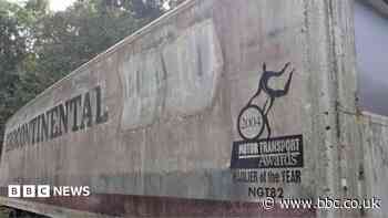 Trailer of 40 tonnes of waste abandoned on road