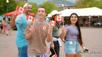Expat throws a pro-Canada party in Michigan | The Moment