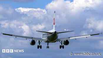 Glasgow flight landed 'with minutes of fuel left' - report