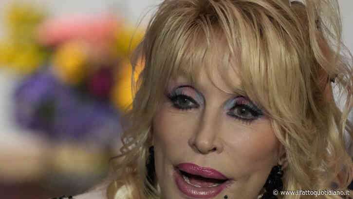 “Tutti devono preoccuparsi di quello che potrei fare”: le minacce del nipote di Dolly Parton e l’ordinanza restrittiva richiesta dal manager della cantante nei suoi confronti